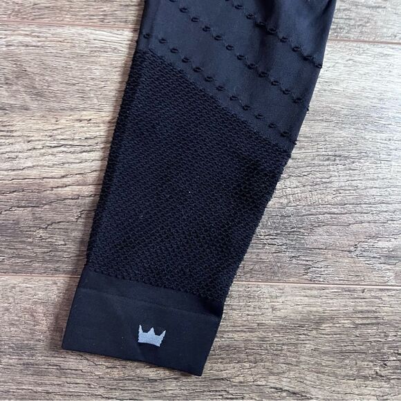 SheFit Black Seamless Crossover Leggings Perforated Mesh Size Medium Capri Crop - Picture 7 of 9